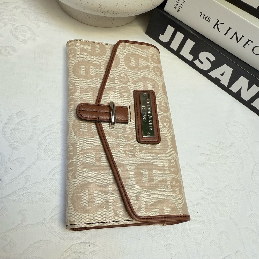 Etienne Aigner Cream and Brown Wallet Timeless Sophistication - Picture 2 of 7